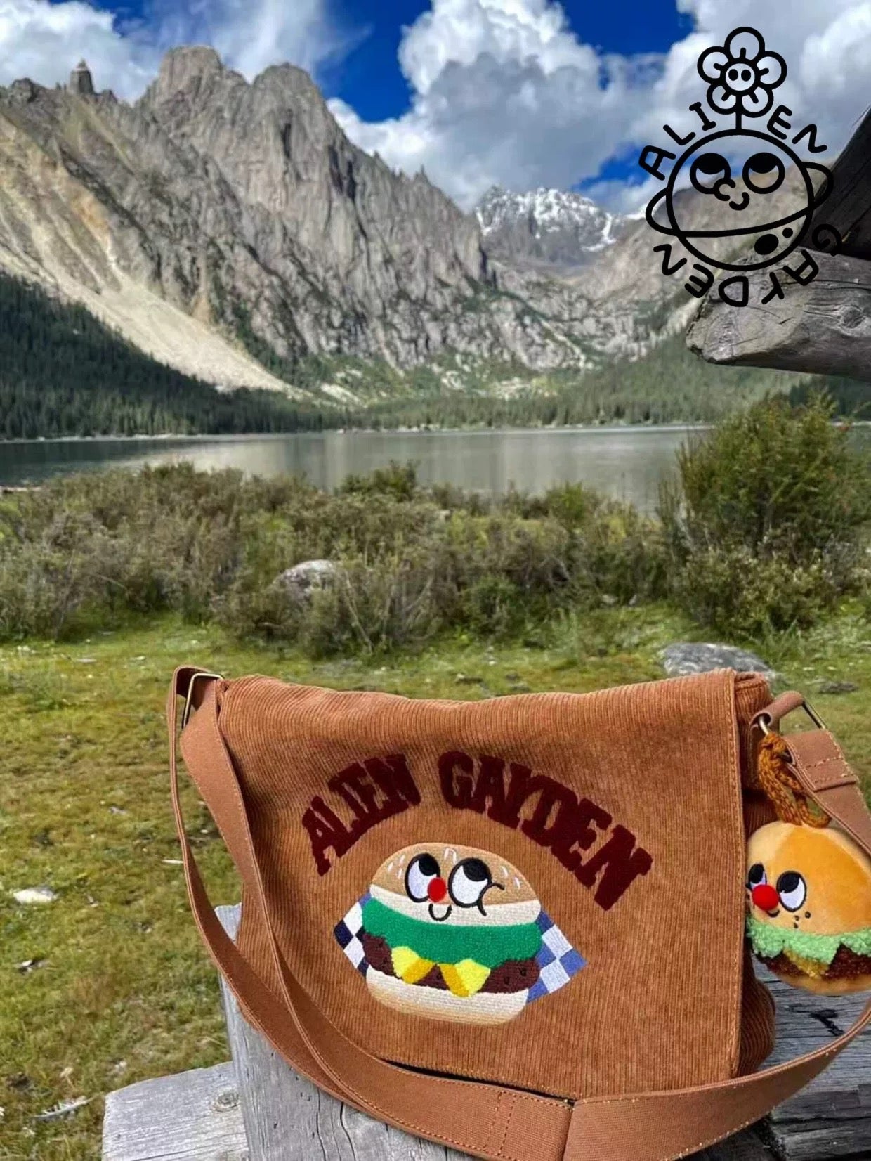 Vintage style Bag - Alien Garden