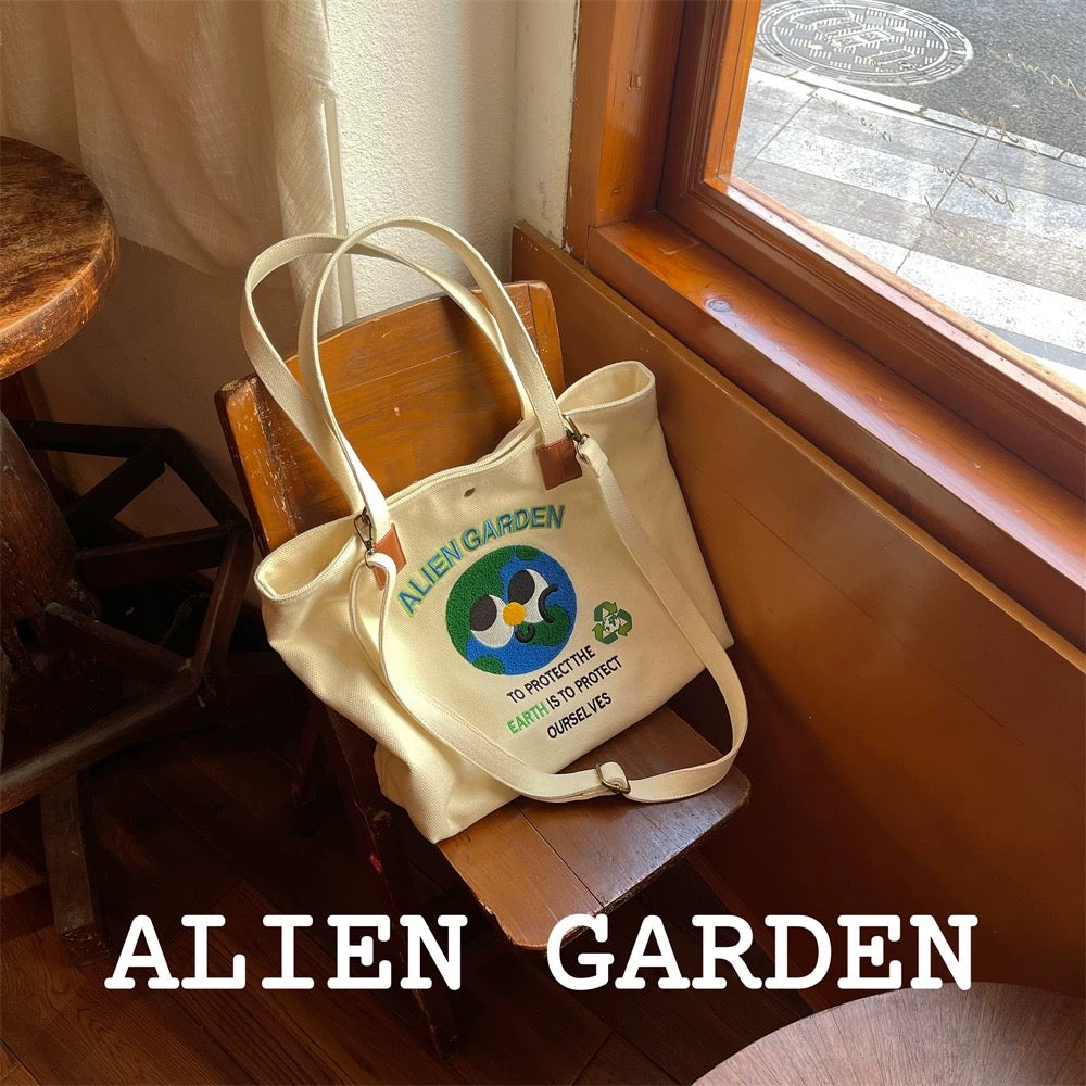 Canvas shoulder bag - Alien Garden