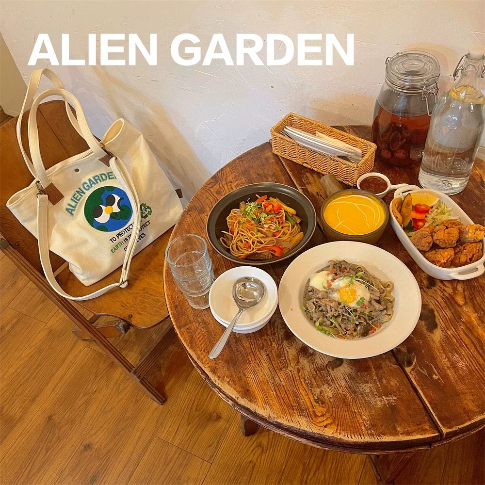 Canvas shoulder bag - Alien Garden