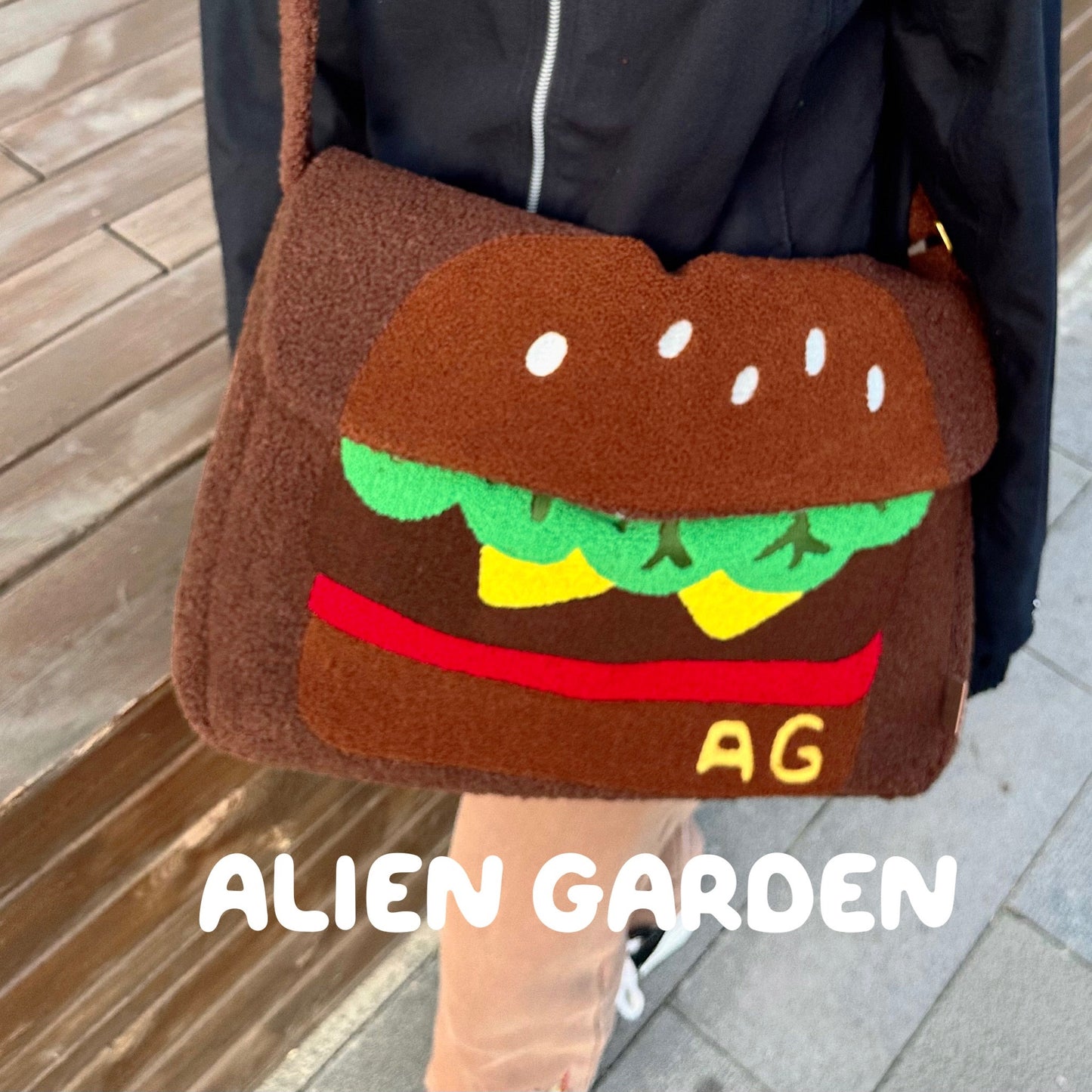 Burger Shoulder Bag, Brown