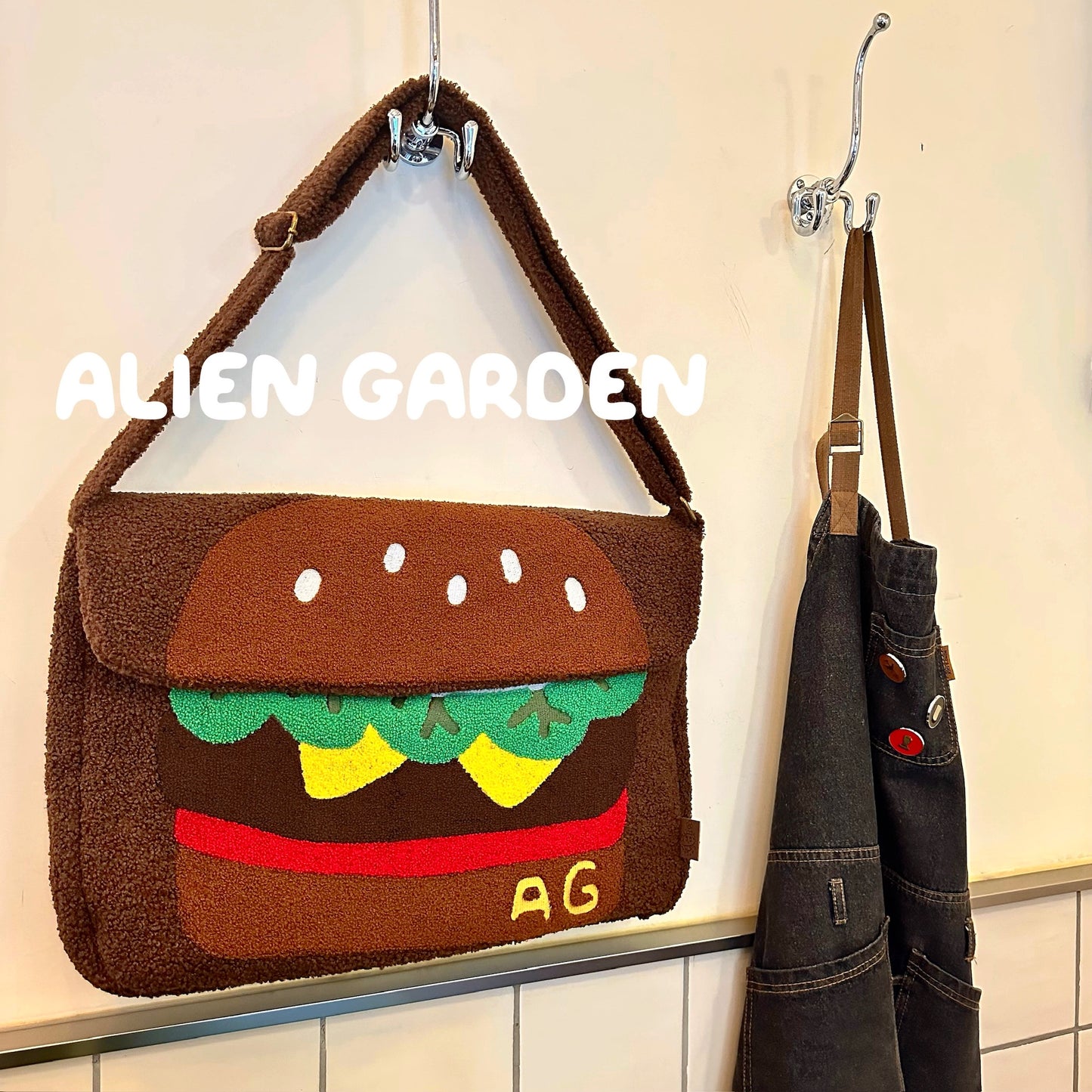 Burger Shoulder Bag, Brown